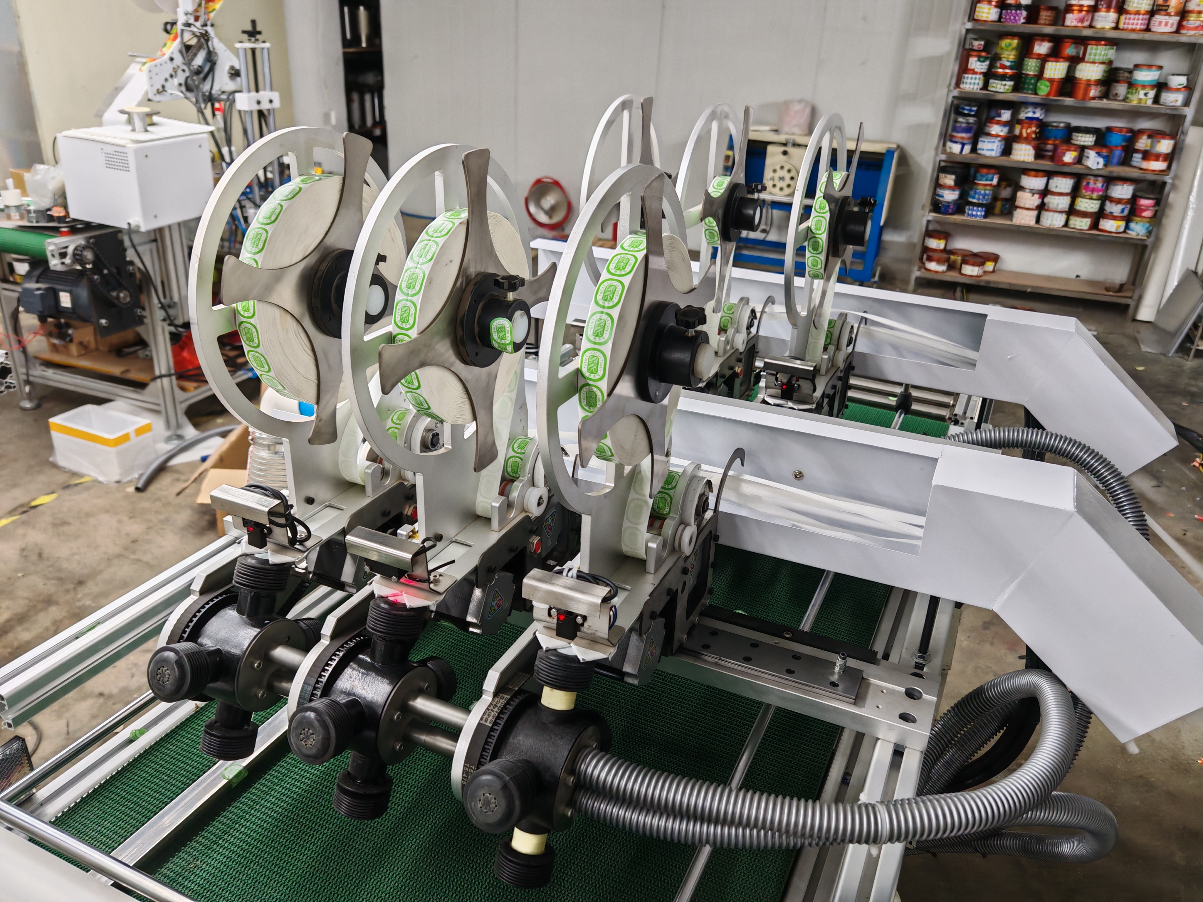 高速贴标机工作场景