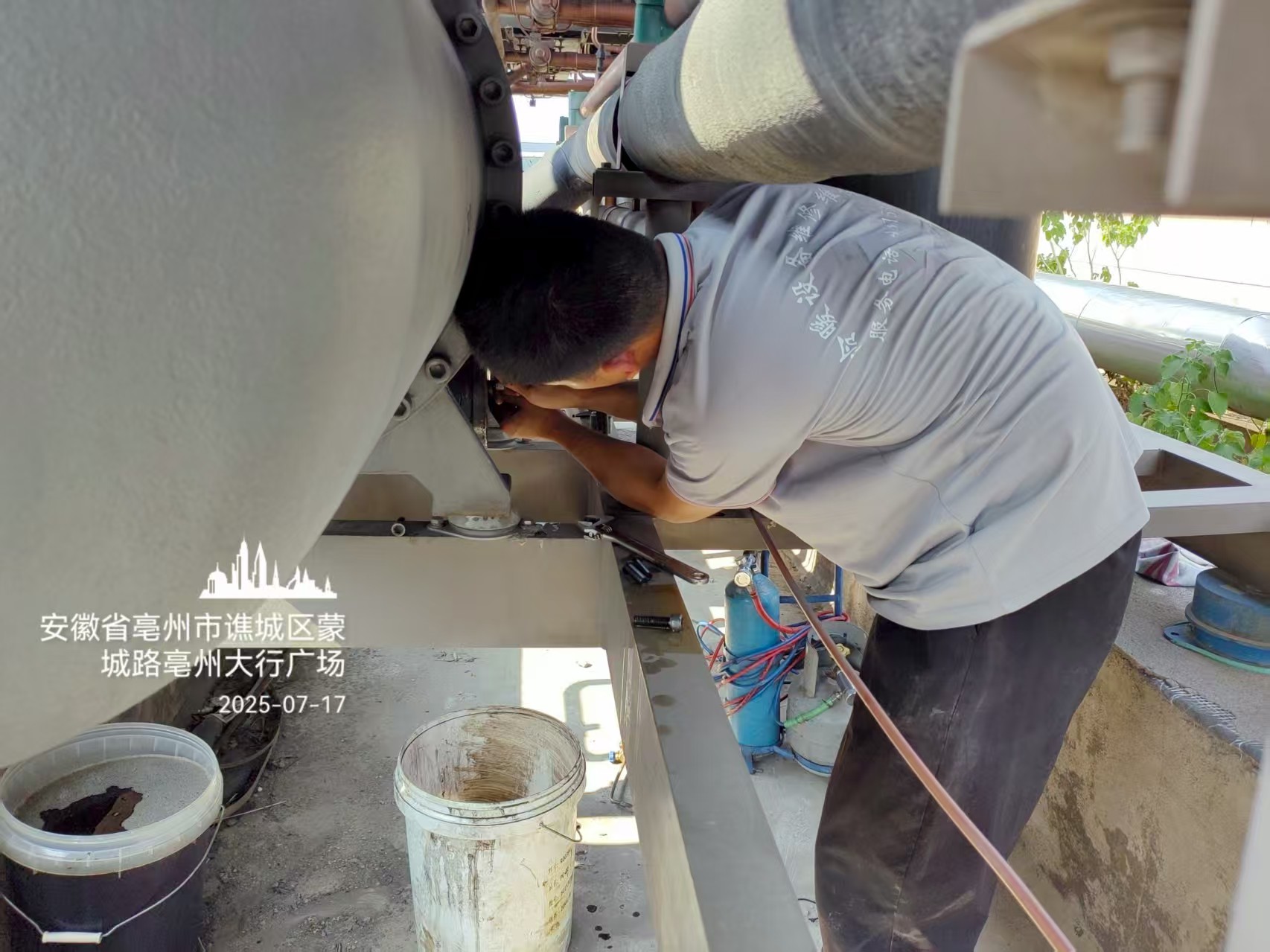 制冷设备维修现场