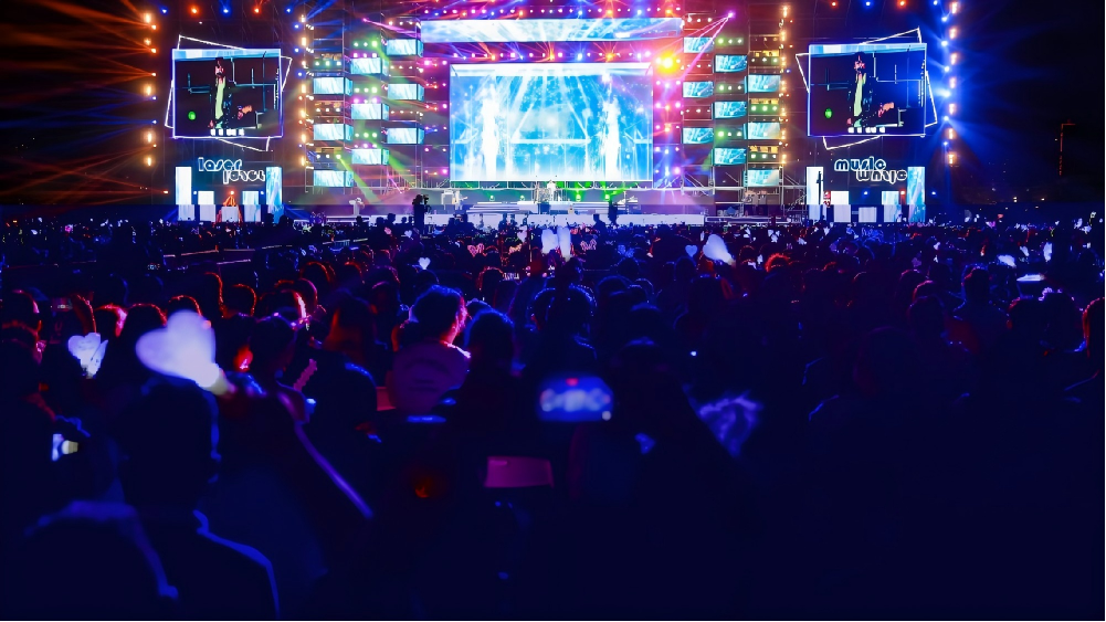 公司团队工作场景